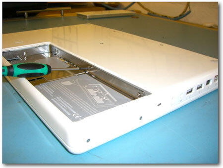 Opening a MacBook’s case