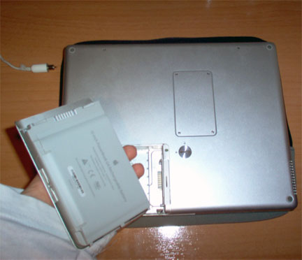 Installing RAM in a PowerBook G4