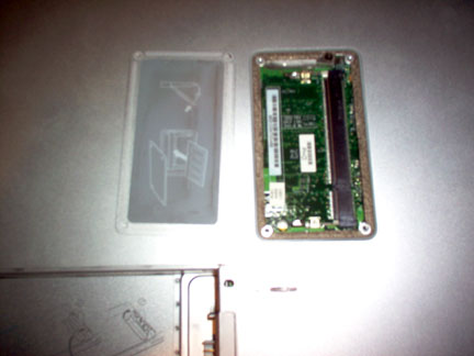 Installing RAM in a PowerBook G4