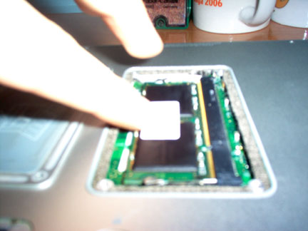 Installing RAM in a PowerBook G4