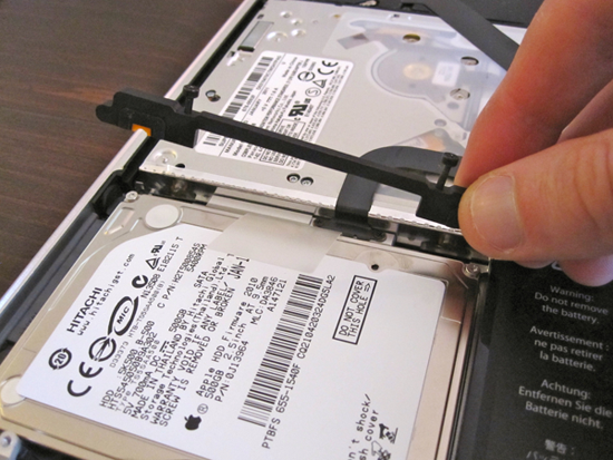 Lifting the MacBook Pro hard drive out of the bracket