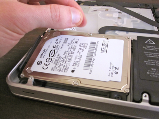 Lifting the MacBook Pro hard drive out